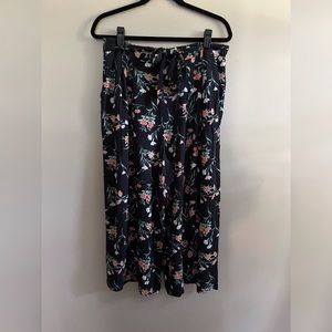 American Eagle Cropped Floral Pants